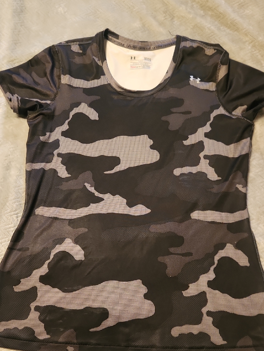 Under Armour Women’s Black & Gray Camo Short Sleeve Performance Tee